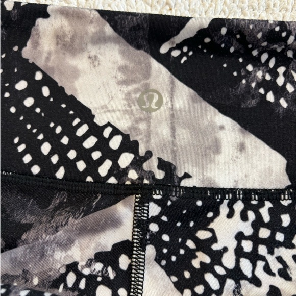 LULULEMON 6 - Picture 5 of 5